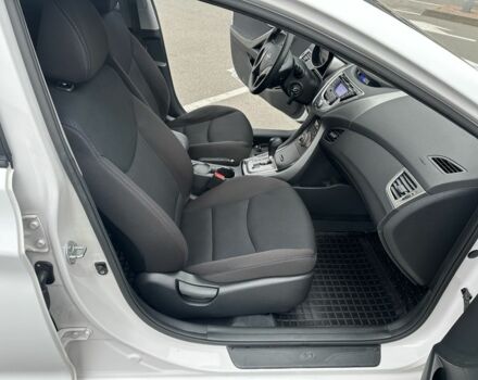 Белый Хендай Элантра, объемом двигателя 1.6 л и пробегом 107 тыс. км за 9700 $, фото 6 на Automoto.ua