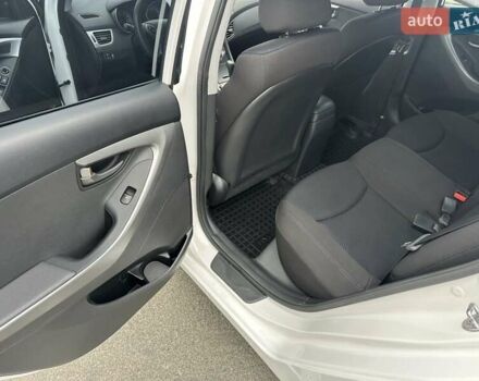 Білий Хендай Елантра, об'ємом двигуна 1.59 л та пробігом 107 тис. км за 9700 $, фото 17 на Automoto.ua