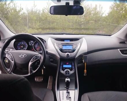 Белый Хендай Элантра, объемом двигателя 1.8 л и пробегом 178 тыс. км за 10200 $, фото 5 на Automoto.ua