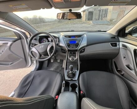 Белый Хендай Элантра, объемом двигателя 1.8 л и пробегом 117 тыс. км за 7900 $, фото 4 на Automoto.ua