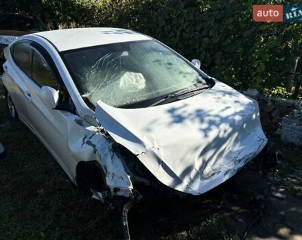 Белый Хендай Элантра, объемом двигателя 1.59 л и пробегом 194 тыс. км за 4000 $, фото 3 на Automoto.ua