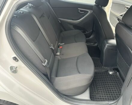 Белый Хендай Элантра, объемом двигателя 1.6 л и пробегом 107 тыс. км за 9700 $, фото 7 на Automoto.ua