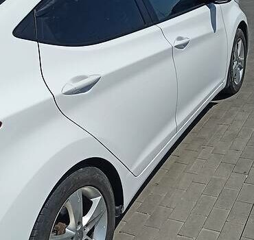 Белый Хендай Элантра, объемом двигателя 1.8 л и пробегом 182 тыс. км за 8800 $, фото 2 на Automoto.ua