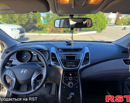 Белый Хендай Элантра, объемом двигателя 1.8 л и пробегом 190 тыс. км за 9850 $, фото 5 на Automoto.ua