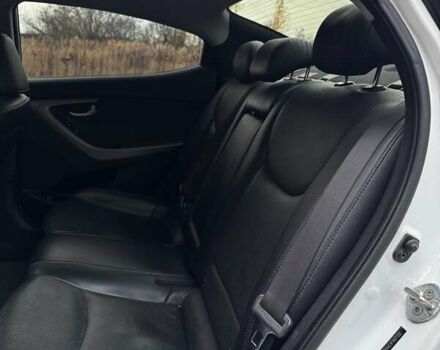 Хендай Елантра 2014 у Сумах на Automoto.ua Білий Хендай Елантра, об'ємом двигуна 1.8 л та пробігом 198 тис. км за 7800 $, фото 8 на Automoto.ua