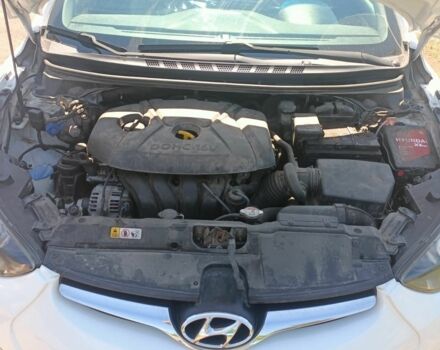 Белый Хендай Элантра, объемом двигателя 1.8 л и пробегом 175 тыс. км за 8700 $, фото 13 на Automoto.ua