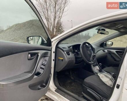 Білий Хендай Елантра, об'ємом двигуна 1.8 л та пробігом 130 тис. км за 8000 $, фото 4 на Automoto.ua