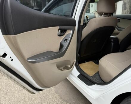 Белый Хендай Элантра, объемом двигателя 1.8 л и пробегом 181 тыс. км за 6873 $, фото 15 на Automoto.ua