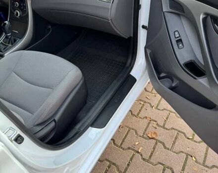 Білий Хендай Елантра, об'ємом двигуна 1.8 л та пробігом 155 тис. км за 7400 $, фото 28 на Automoto.ua