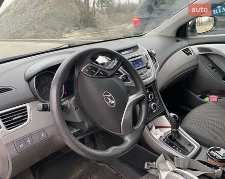 Білий Хендай Елантра, об'ємом двигуна 1.8 л та пробігом 130 тис. км за 8000 $, фото 3 на Automoto.ua