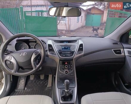 Білий Хендай Елантра, об'ємом двигуна 1.59 л та пробігом 240 тис. км за 9500 $, фото 17 на Automoto.ua