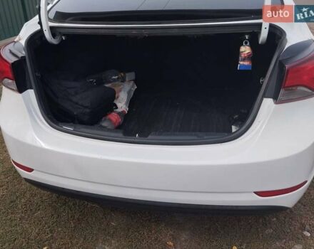 Белый Хендай Элантра, объемом двигателя 1.8 л и пробегом 128 тыс. км за 9500 $, фото 3 на Automoto.ua