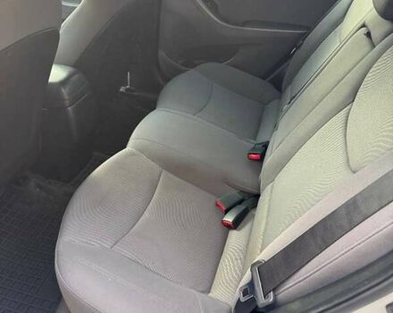 Білий Хендай Елантра, об'ємом двигуна 1.8 л та пробігом 155 тис. км за 7400 $, фото 26 на Automoto.ua