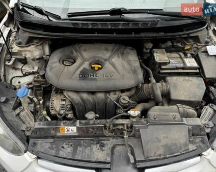 Белый Хендай Элантра, объемом двигателя 1.8 л и пробегом 204 тыс. км за 7500 $, фото 10 на Automoto.ua