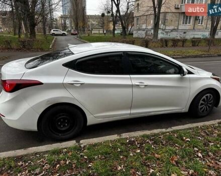 Белый Хендай Элантра, объемом двигателя 1.8 л и пробегом 204 тыс. км за 7500 $, фото 5 на Automoto.ua