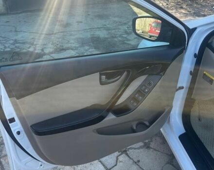 Белый Хендай Элантра, объемом двигателя 1.8 л и пробегом 140 тыс. км за 10800 $, фото 6 на Automoto.ua