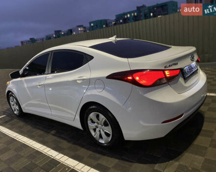 Белый Хендай Элантра, объемом двигателя 1.8 л и пробегом 163 тыс. км за 10500 $, фото 4 на Automoto.ua