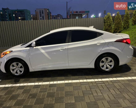 Белый Хендай Элантра, объемом двигателя 1.8 л и пробегом 163 тыс. км за 10500 $, фото 7 на Automoto.ua