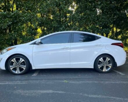 Белый Хендай Элантра, объемом двигателя 2 л и пробегом 75 тыс. км за 2300 $, фото 2 на Automoto.ua