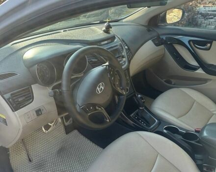 Белый Хендай Элантра, объемом двигателя 1.8 л и пробегом 140 тыс. км за 10800 $, фото 5 на Automoto.ua