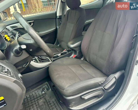 Белый Хендай Элантра, объемом двигателя 1.8 л и пробегом 127 тыс. км за 8400 $, фото 14 на Automoto.ua