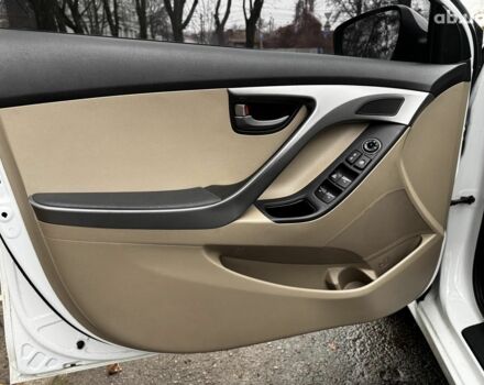 Белый Хендай Элантра, объемом двигателя 1.8 л и пробегом 163 тыс. км за 10290 $, фото 8 на Automoto.ua