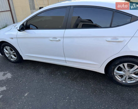 Белый Хендай Элантра, объемом двигателя 1.59 л и пробегом 160 тыс. км за 9650 $, фото 10 на Automoto.ua