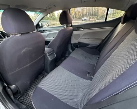 Белый Хендай Элантра, объемом двигателя 2 л и пробегом 200 тыс. км за 7400 $, фото 12 на Automoto.ua