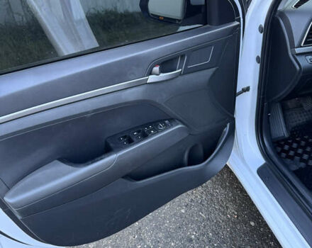 Белый Хендай Элантра, объемом двигателя 1.59 л и пробегом 160 тыс. км за 9650 $, фото 11 на Automoto.ua