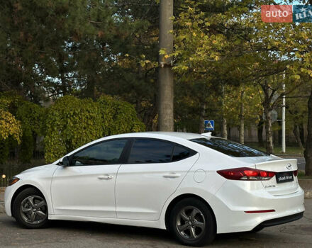 Хендай Элантра 2016 в Николаеве на Automoto.ua Белый Хендай Элантра, объемом двигателя 1.4 л и пробегом 160 тыс. км за 10999 $, фото 6 на Automoto.ua