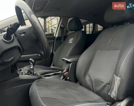 Белый Хендай Элантра, объемом двигателя 1.59 л и пробегом 220 тыс. км за 11800 $, фото 9 на Automoto.ua