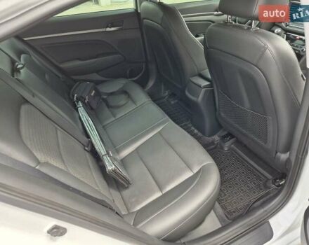 Белый Хендай Элантра, объемом двигателя 2 л и пробегом 80 тыс. км за 12800 $, фото 13 на Automoto.ua