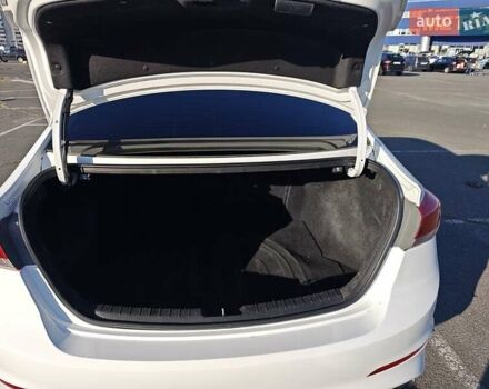 Білий Хендай Елантра, об'ємом двигуна 2 л та пробігом 255 тис. км за 10500 $, фото 4 на Automoto.ua