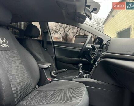 Белый Хендай Элантра, объемом двигателя 1.59 л и пробегом 220 тыс. км за 11800 $, фото 19 на Automoto.ua