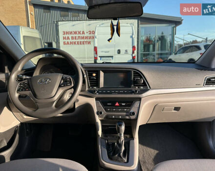 Белый Хендай Элантра, объемом двигателя 2 л и пробегом 180 тыс. км за 8900 $, фото 18 на Automoto.ua