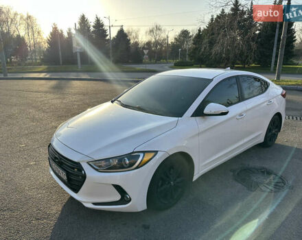 Белый Хендай Элантра, объемом двигателя 2 л и пробегом 180 тыс. км за 8900 $, фото 2 на Automoto.ua