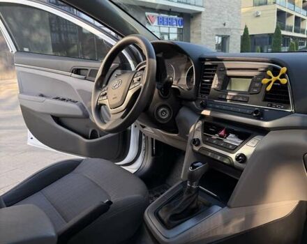 Белый Хендай Элантра, объемом двигателя 2 л и пробегом 76 тыс. км за 12800 $, фото 14 на Automoto.ua