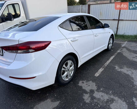 Белый Хендай Элантра, объемом двигателя 1.59 л и пробегом 160 тыс. км за 9650 $, фото 2 на Automoto.ua