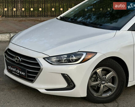 Хендай Элантра 2016 в Николаеве на Automoto.ua Белый Хендай Элантра, объемом двигателя 1.4 л и пробегом 160 тыс. км за 10999 $, фото 4 на Automoto.ua
