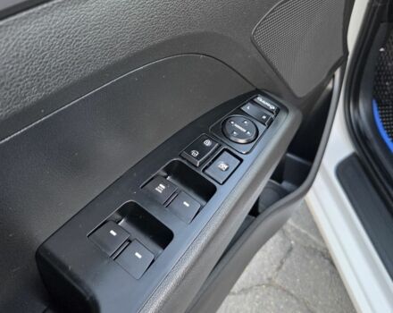 Белый Хендай Элантра, объемом двигателя 1.6 л и пробегом 195 тыс. км за 10500 $, фото 15 на Automoto.ua