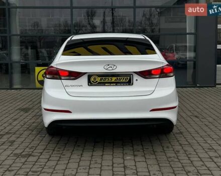 Белый Хендай Элантра, объемом двигателя 1.59 л и пробегом 220 тыс. км за 11800 $, фото 5 на Automoto.ua