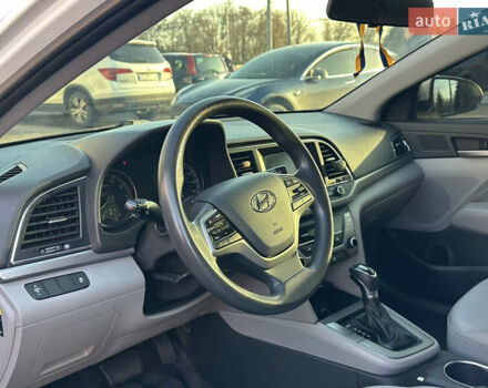 Белый Хендай Элантра, объемом двигателя 2 л и пробегом 180 тыс. км за 8900 $, фото 21 на Automoto.ua