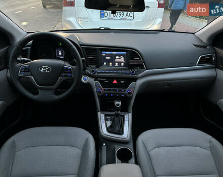 Хендай Элантра 2016 в Николаеве на Automoto.ua Белый Хендай Элантра, объемом двигателя 1.4 л и пробегом 160 тыс. км за 10999 $, фото 14 на Automoto.ua