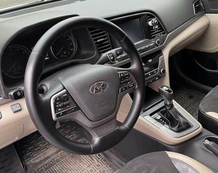 Белый Хендай Элантра, объемом двигателя 2 л и пробегом 112 тыс. км за 11800 $, фото 10 на Automoto.ua