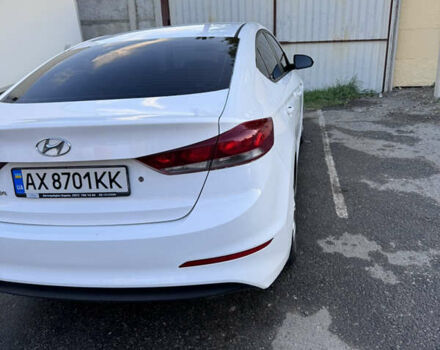 Белый Хендай Элантра, объемом двигателя 1.59 л и пробегом 160 тыс. км за 9650 $, фото 5 на Automoto.ua