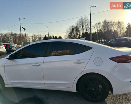 Белый Хендай Элантра, объемом двигателя 2 л и пробегом 180 тыс. км за 8900 $, фото 9 на Automoto.ua