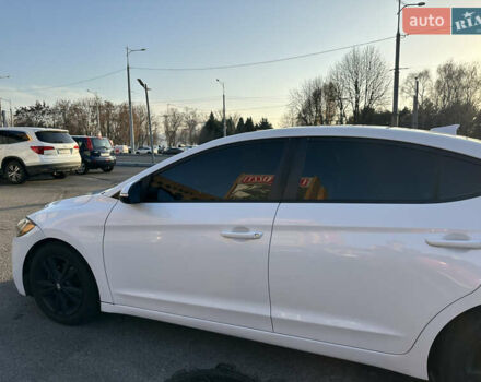 Белый Хендай Элантра, объемом двигателя 2 л и пробегом 180 тыс. км за 8900 $, фото 8 на Automoto.ua
