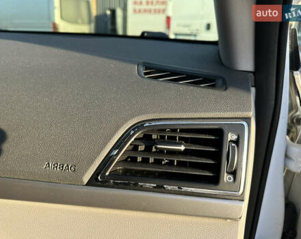 Белый Хендай Элантра, объемом двигателя 2 л и пробегом 180 тыс. км за 8900 $, фото 16 на Automoto.ua