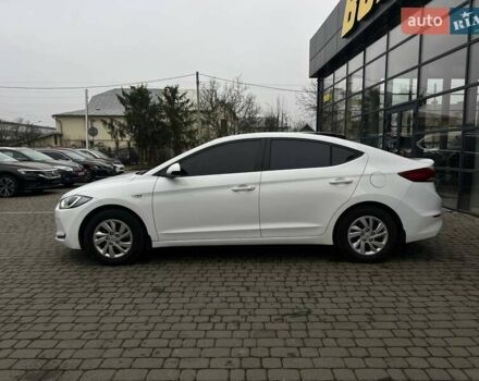 Белый Хендай Элантра, объемом двигателя 1.59 л и пробегом 220 тыс. км за 11800 $, фото 3 на Automoto.ua