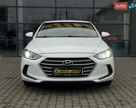Белый Хендай Элантра, объемом двигателя 1.59 л и пробегом 220 тыс. км за 11800 $, фото 1 на Automoto.ua